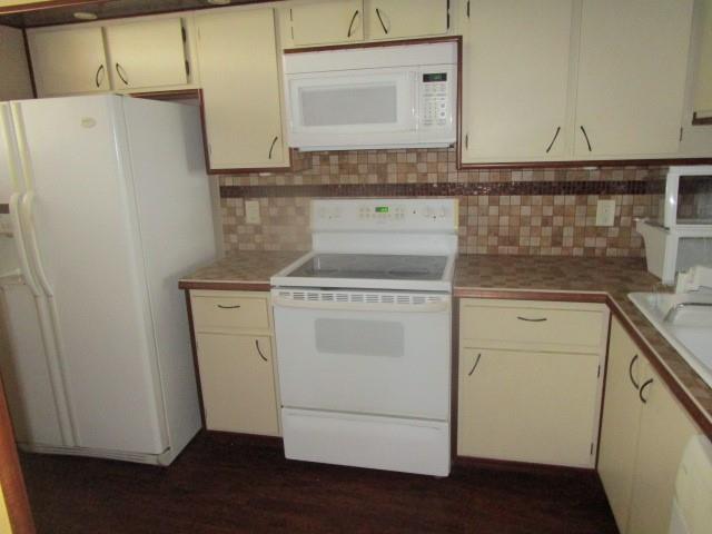 111 Lake Emerald Dr 302