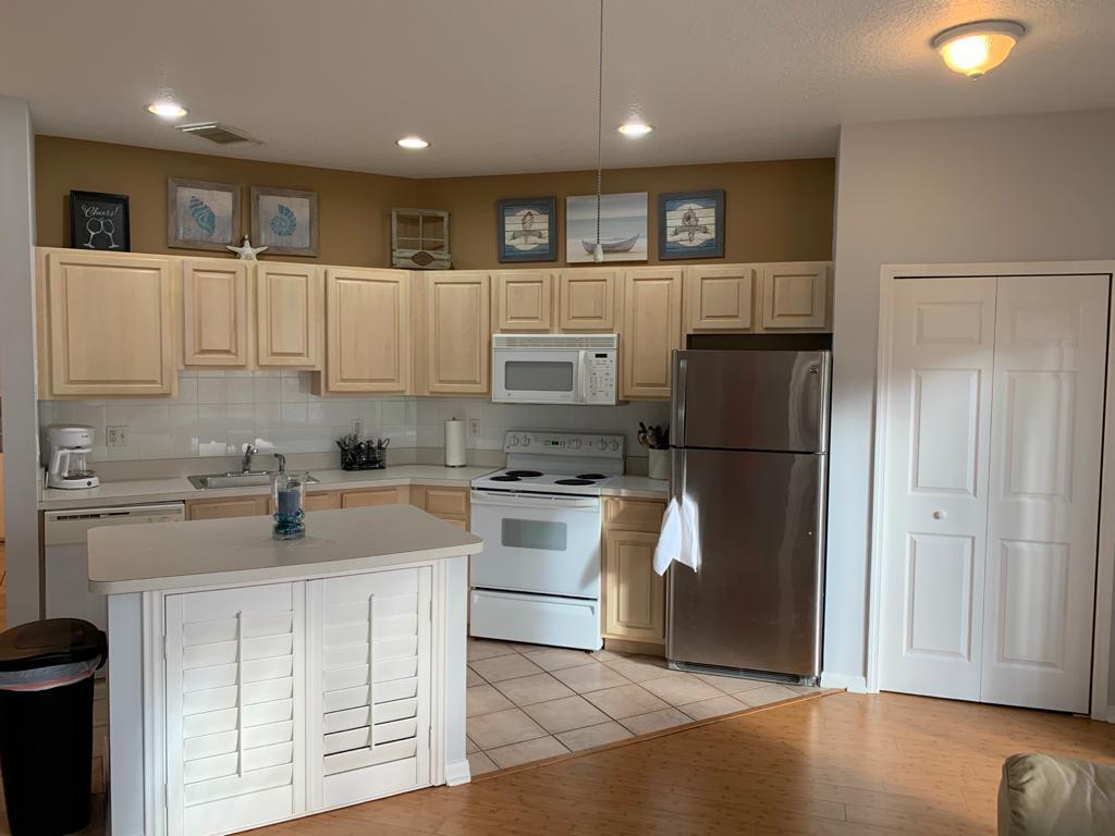 GOLF VILLAS II CONDOMINIU - Residential Lease