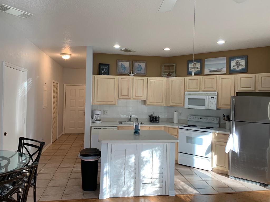 GOLF VILLAS II CONDOMINIU - Residential Lease