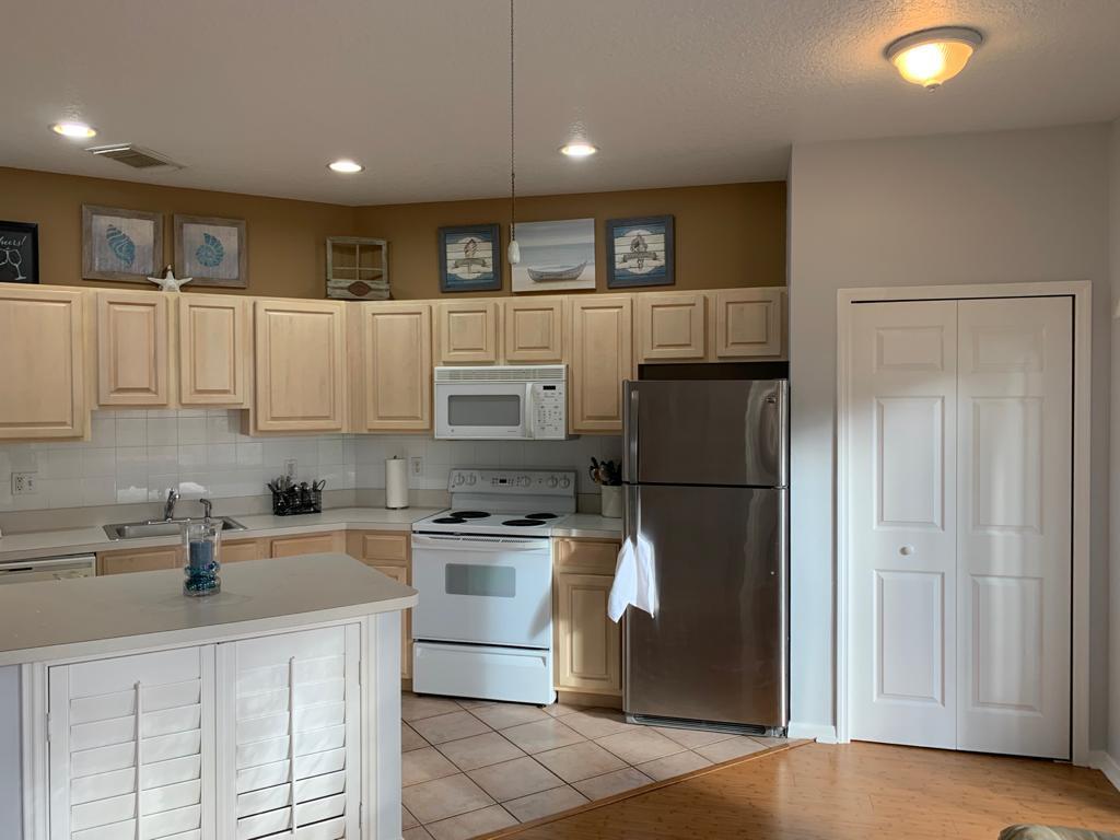 GOLF VILLAS II CONDOMINIU - Residential Lease