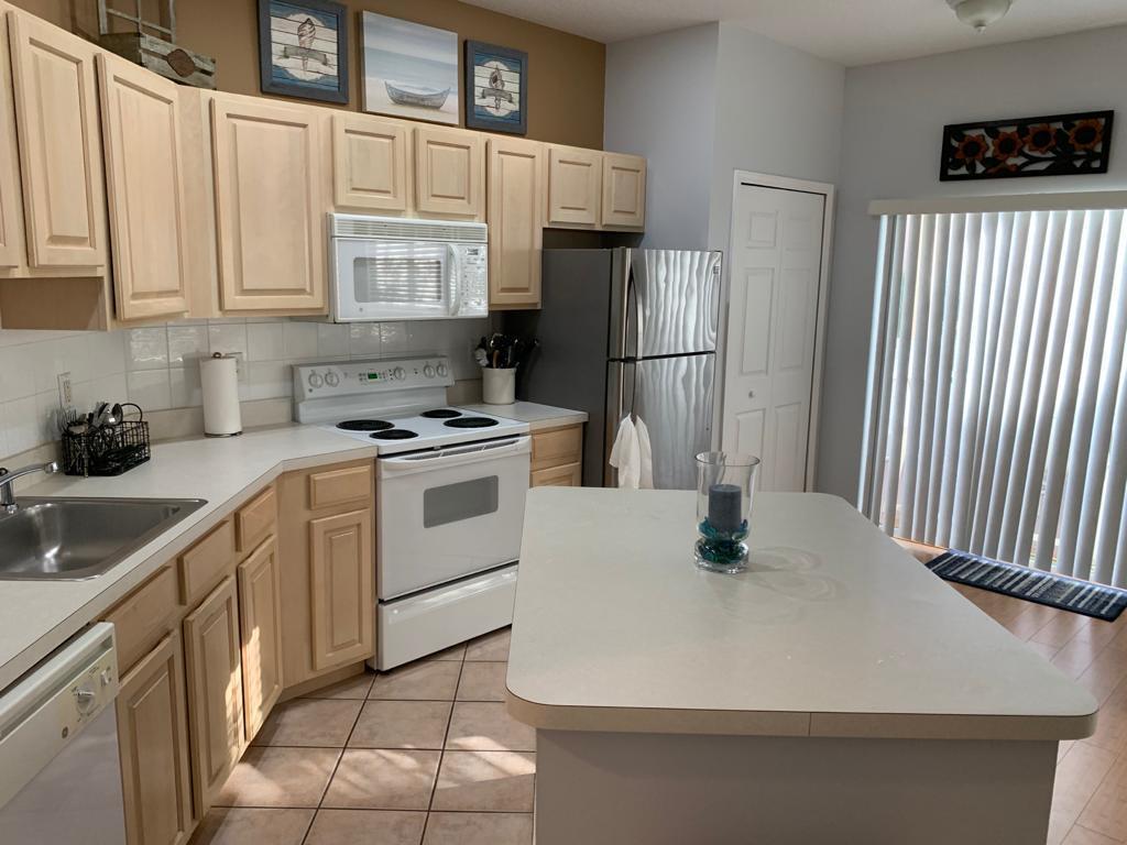 GOLF VILLAS II CONDOMINIU - Residential Lease