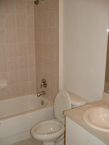 LINKS AT EMERALD DUNES CO - Residential Lease