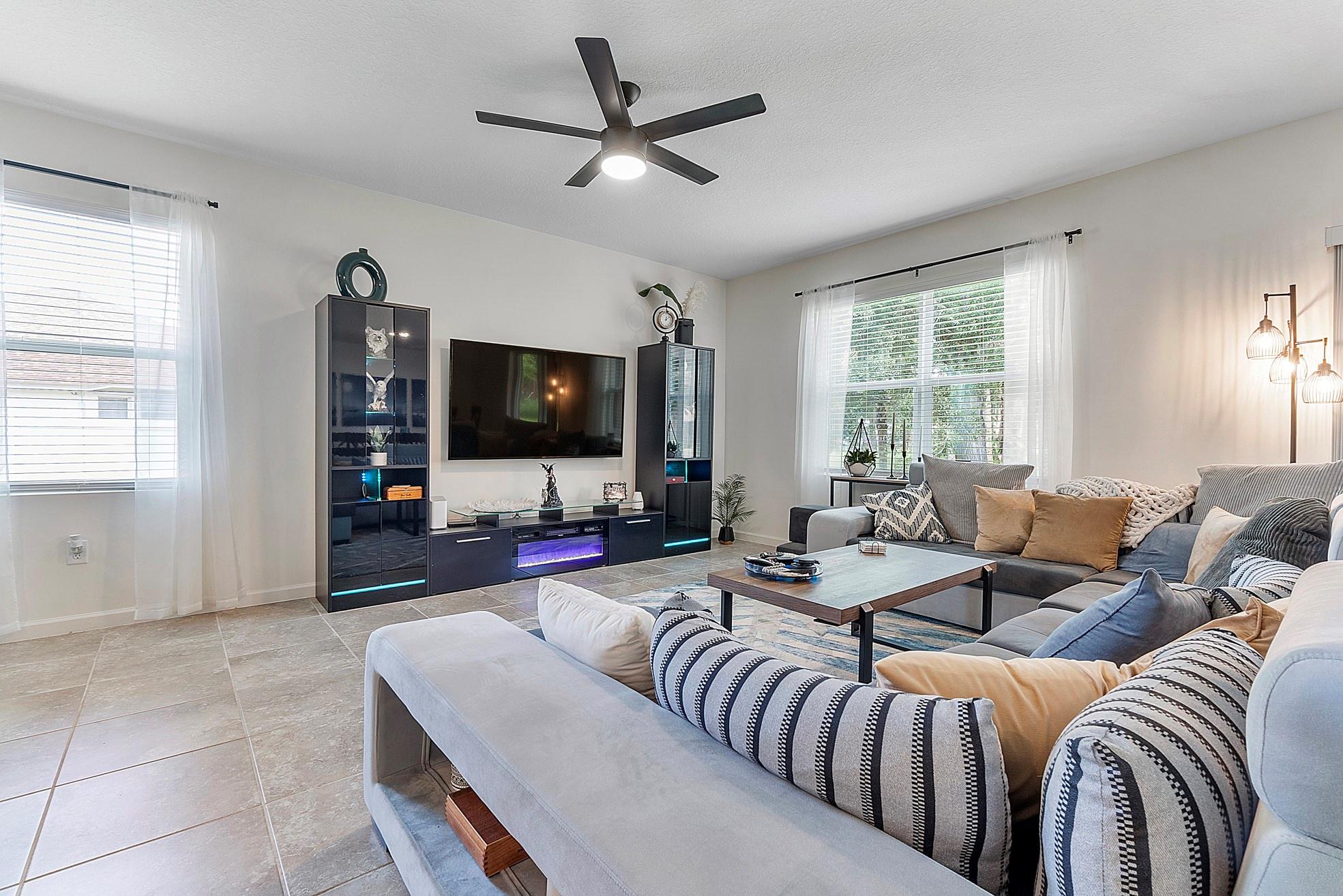 PORT ST LUCIE SECTION 11 - Residential Lease