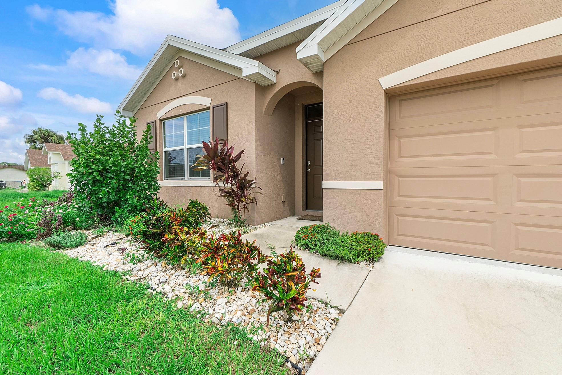 PORT ST LUCIE SECTION 11 - Residential Lease