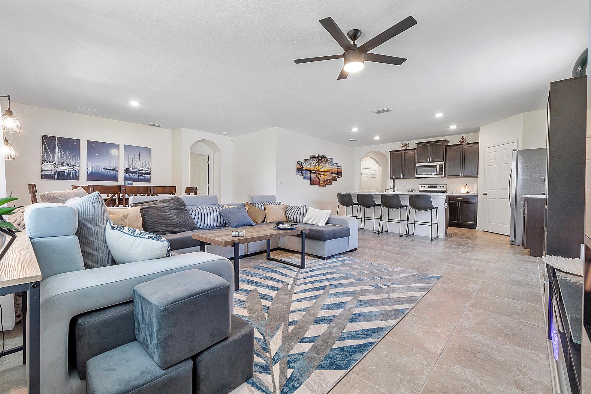 PORT ST LUCIE SECTION 11 - Residential Lease