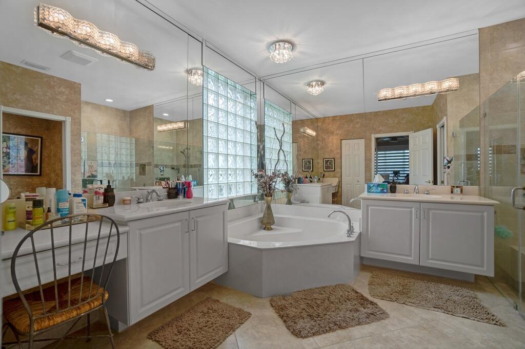 VALENCIA FALLS 6 - Residential