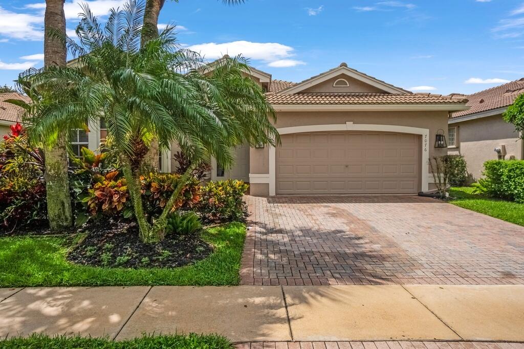 VALENCIA FALLS 6 - Residential