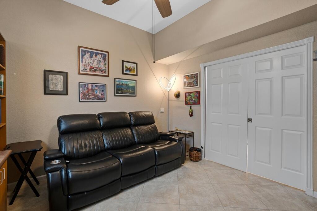 VALENCIA FALLS 6 - Residential