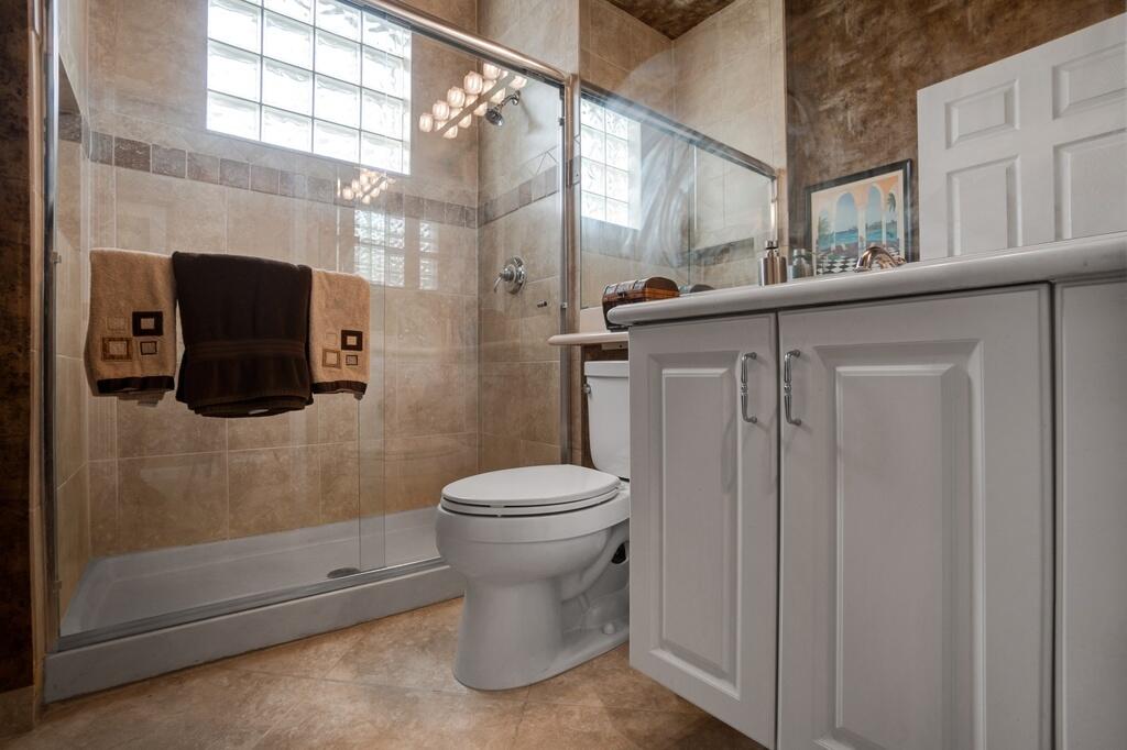 VALENCIA FALLS 6 - Residential