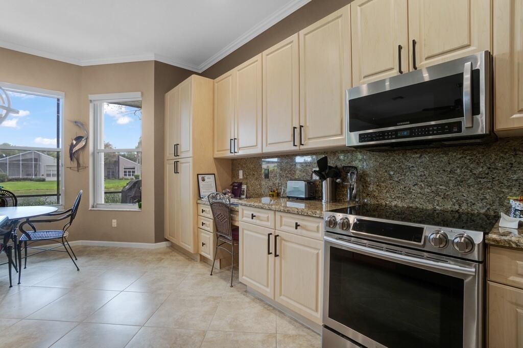 VALENCIA FALLS 6 - Residential