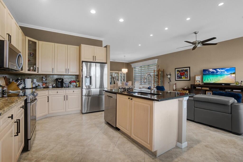 VALENCIA FALLS 6 - Residential