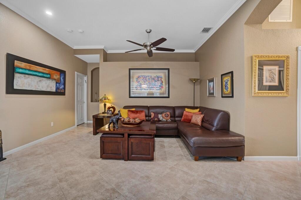 VALENCIA FALLS 6 - Residential