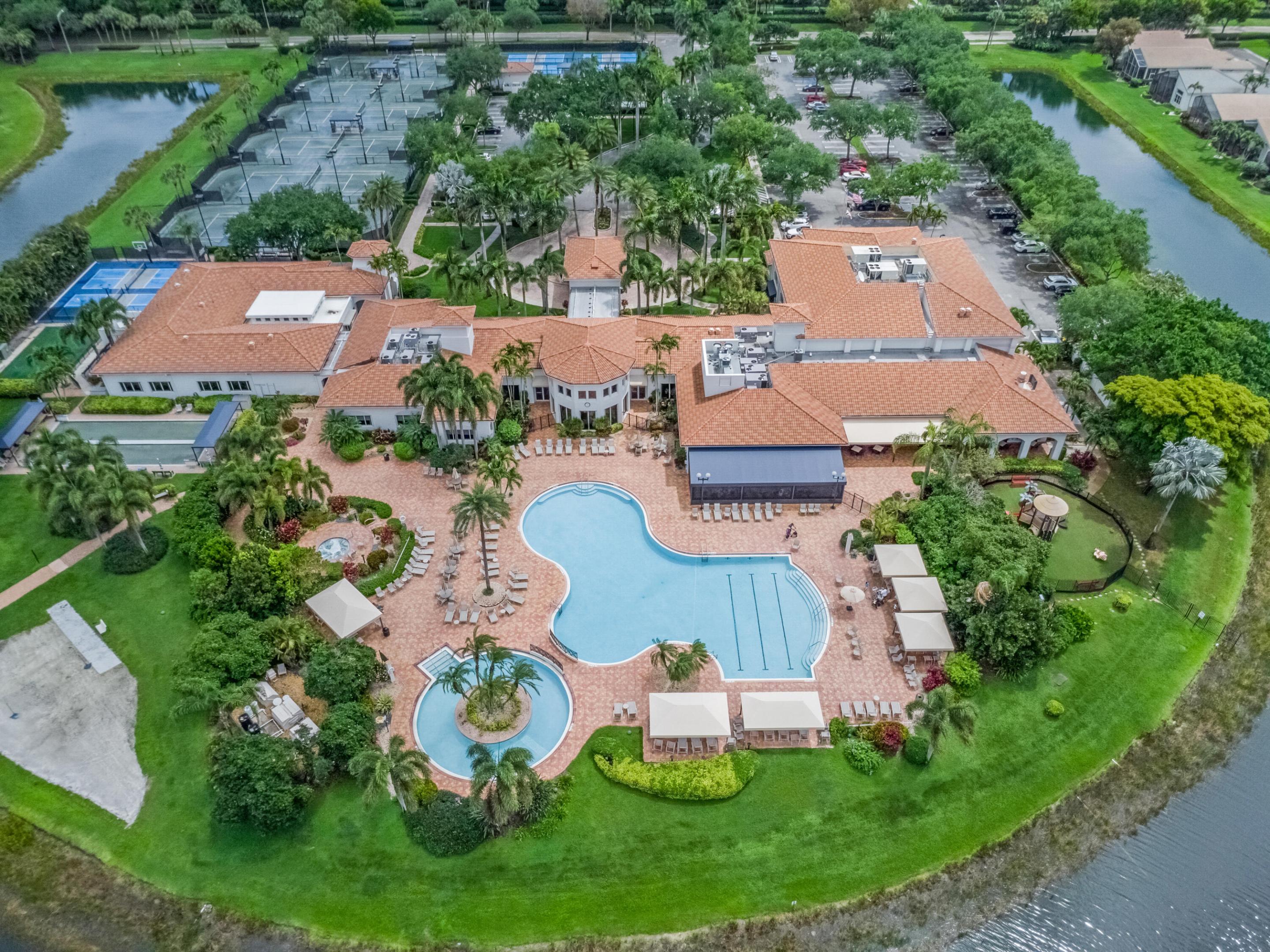 VALENCIA FALLS 6 - Residential