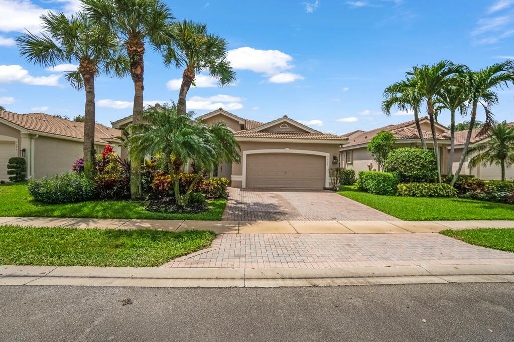 VALENCIA FALLS 6 - Residential