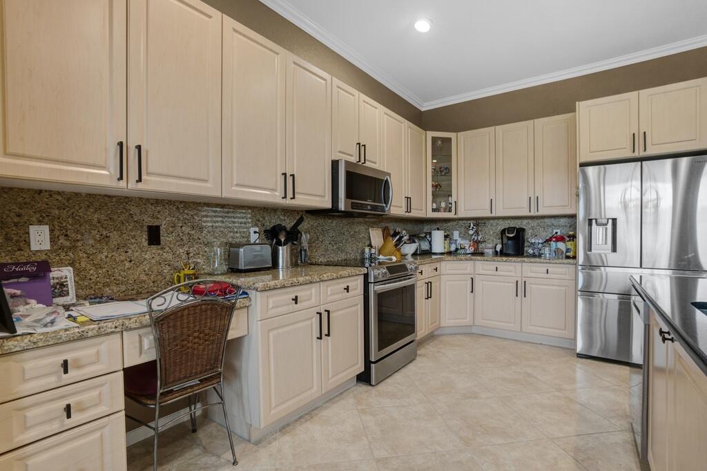 VALENCIA FALLS 6 - Residential