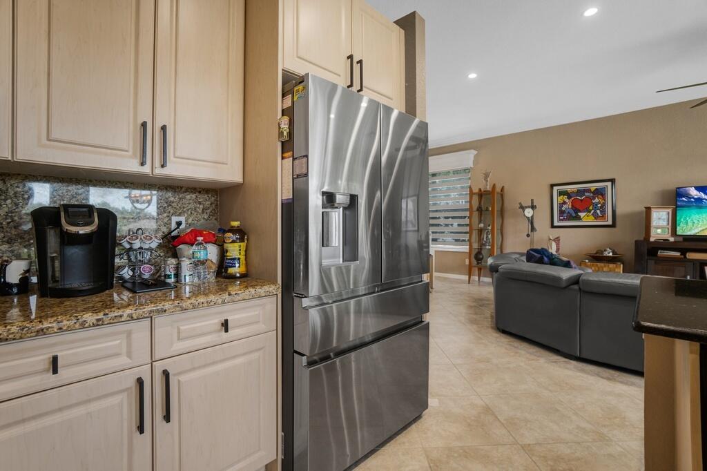 VALENCIA FALLS 6 - Residential