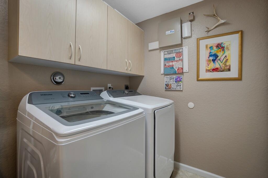 VALENCIA FALLS 6 - Residential