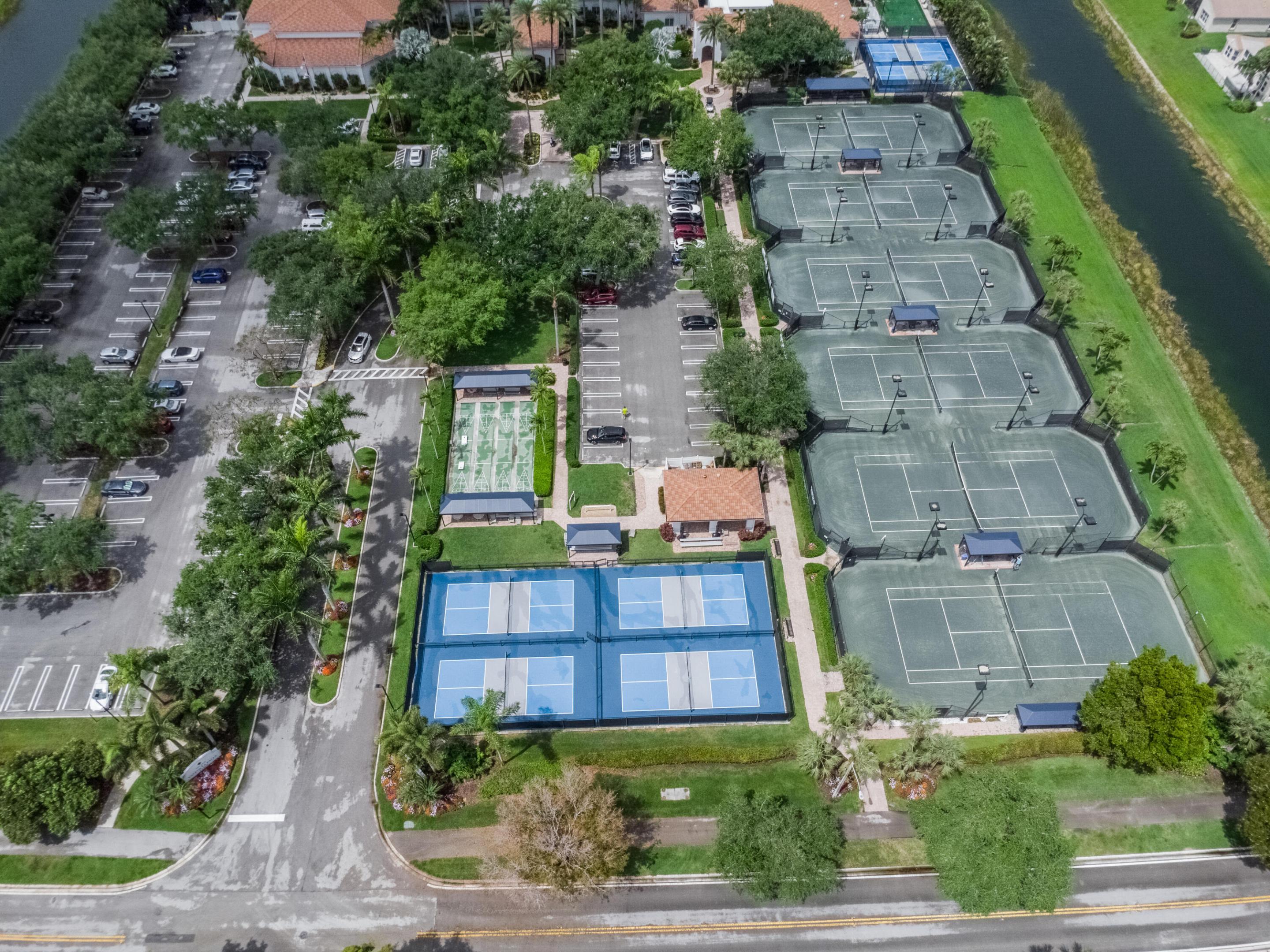 VALENCIA FALLS 6 - Residential