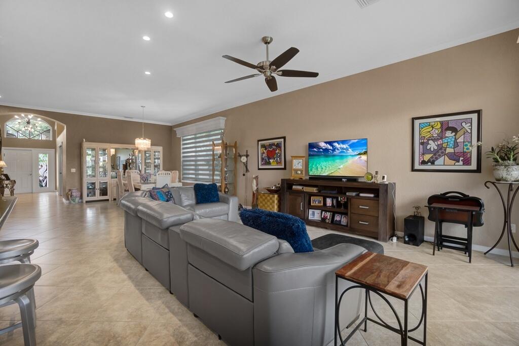 VALENCIA FALLS 6 - Residential