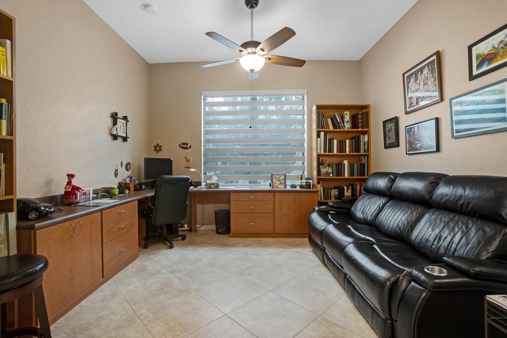 VALENCIA FALLS 6 - Residential