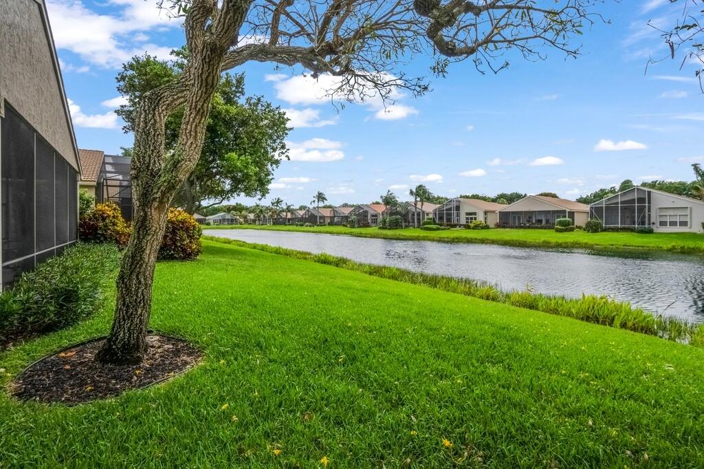 VALENCIA FALLS 6 - Residential