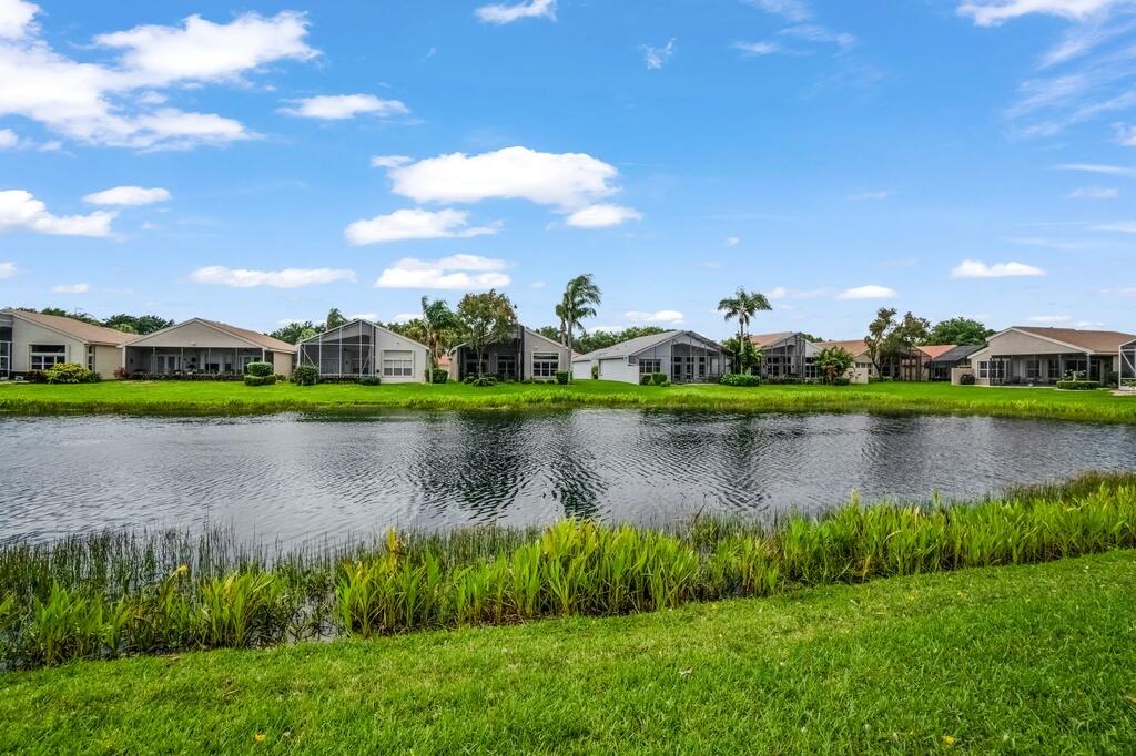 VALENCIA FALLS 6 - Residential