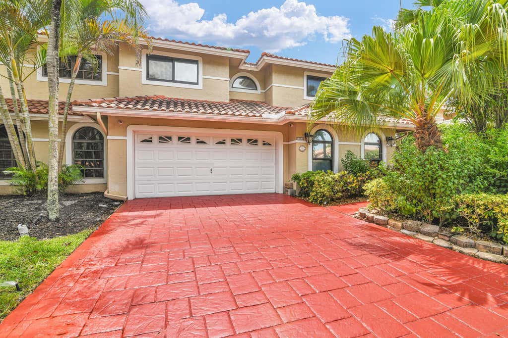 Photo of 753 Villa Portofino Circle, Deerfield Beach, FL 33442 (MLS # B26059964)