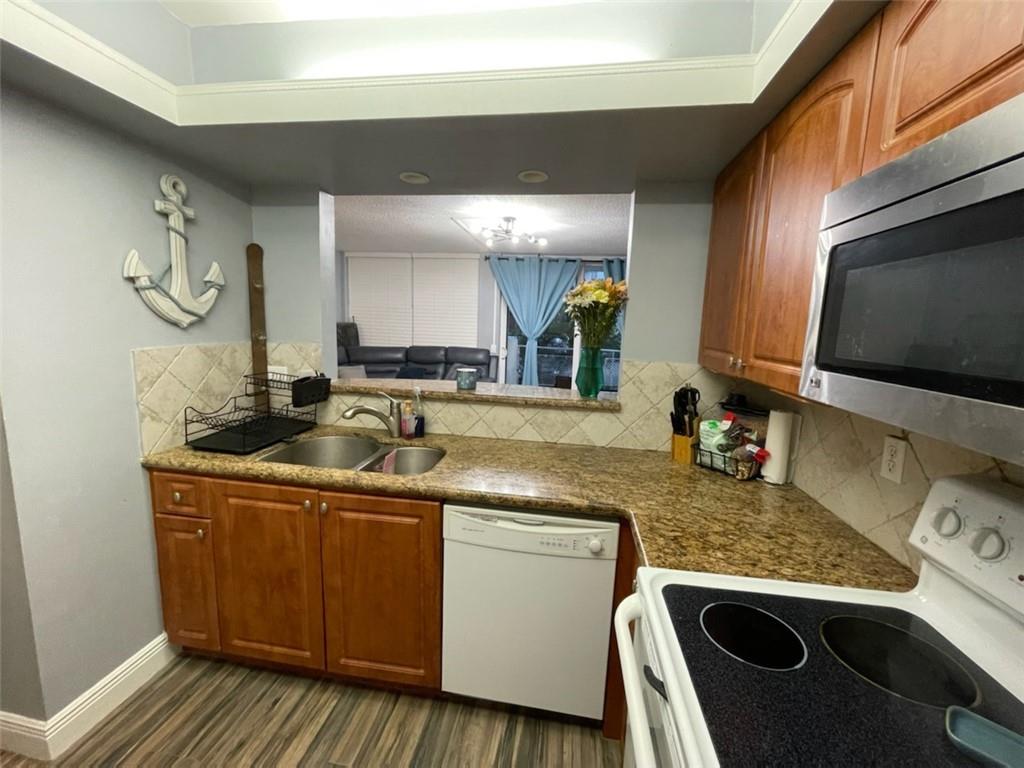 GOLDEN ISLE YACHT CLUB - Residential