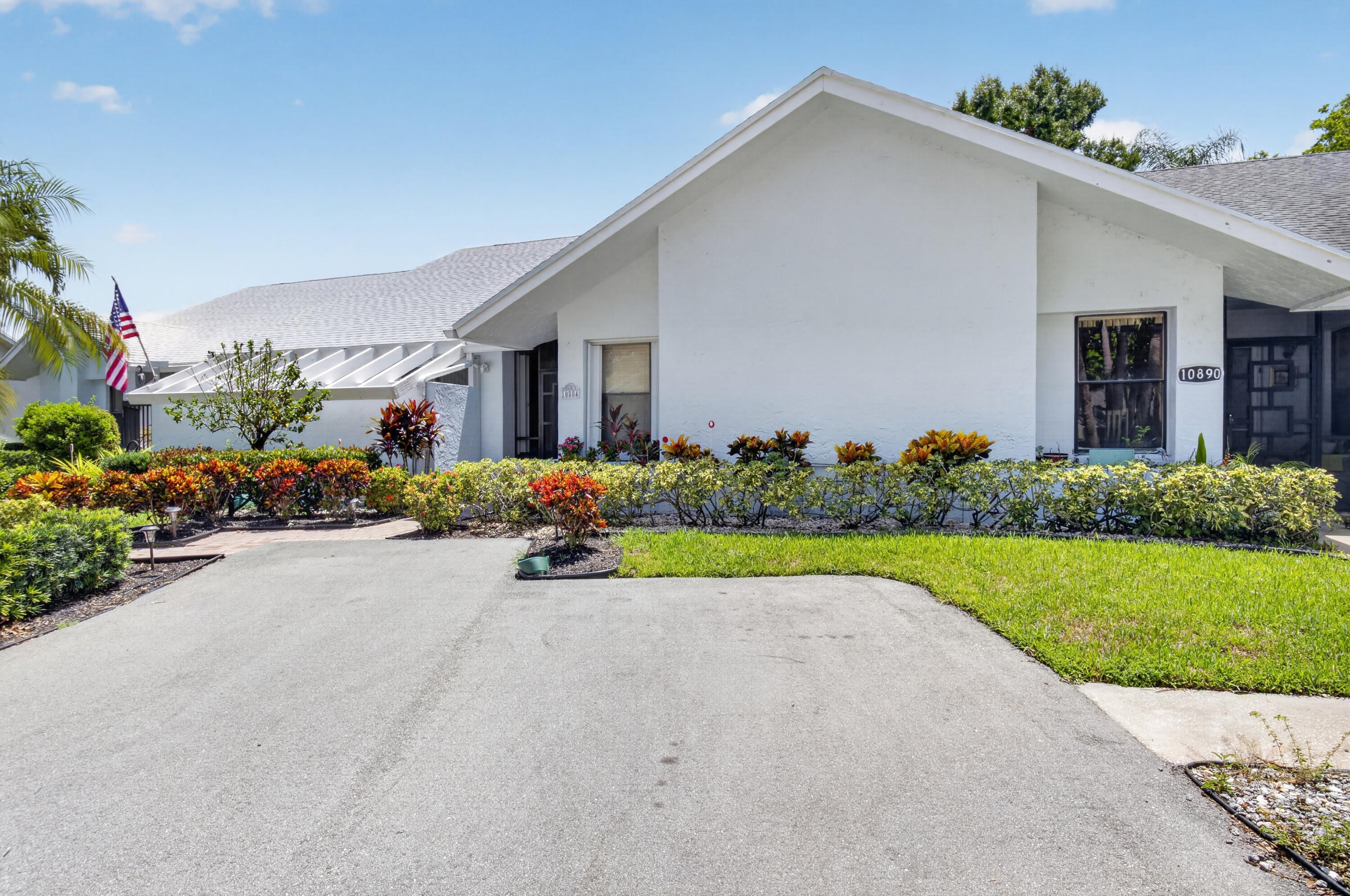 10884 LAKE FRONT Place