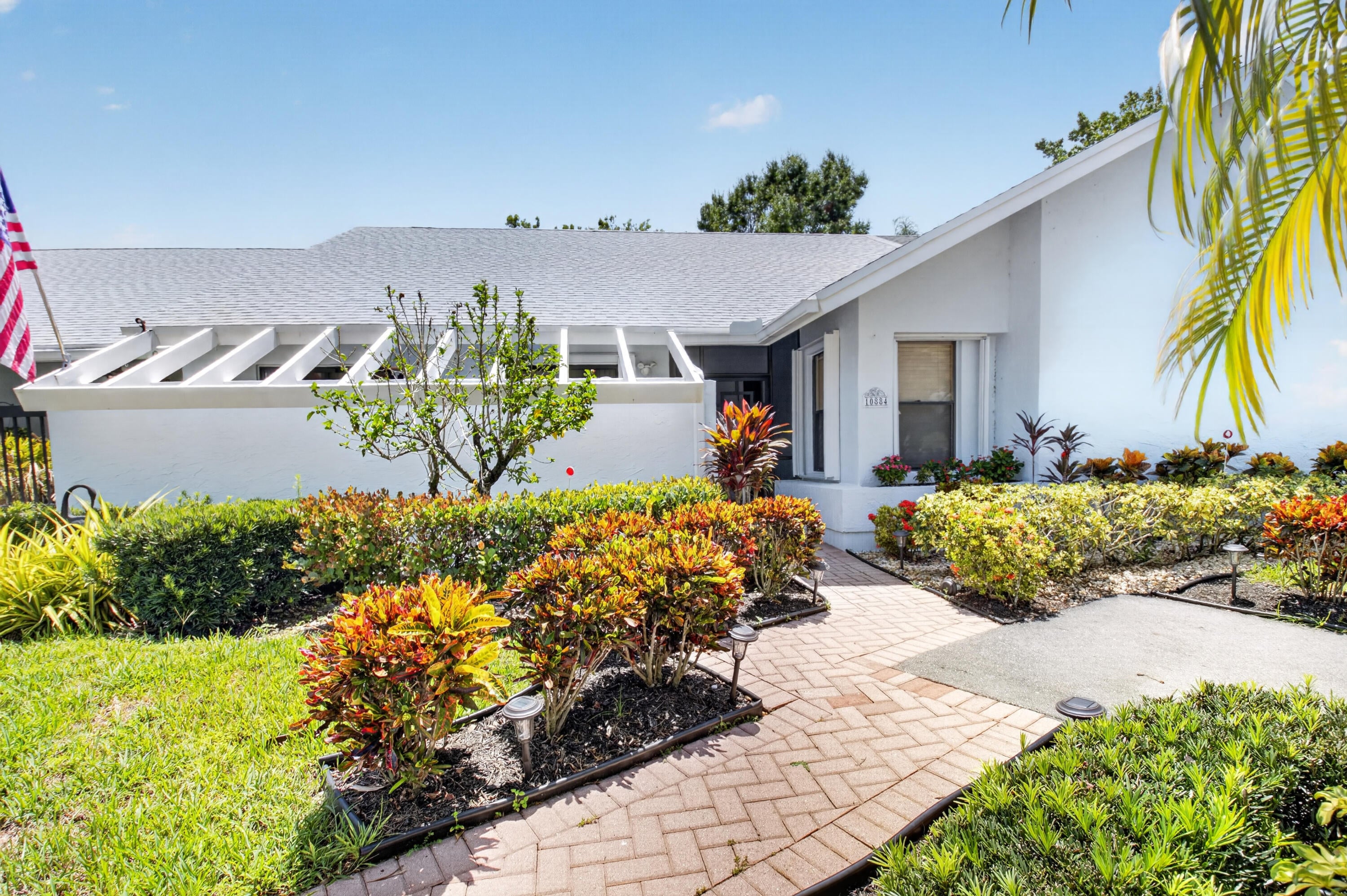 10884 LAKE FRONT Place