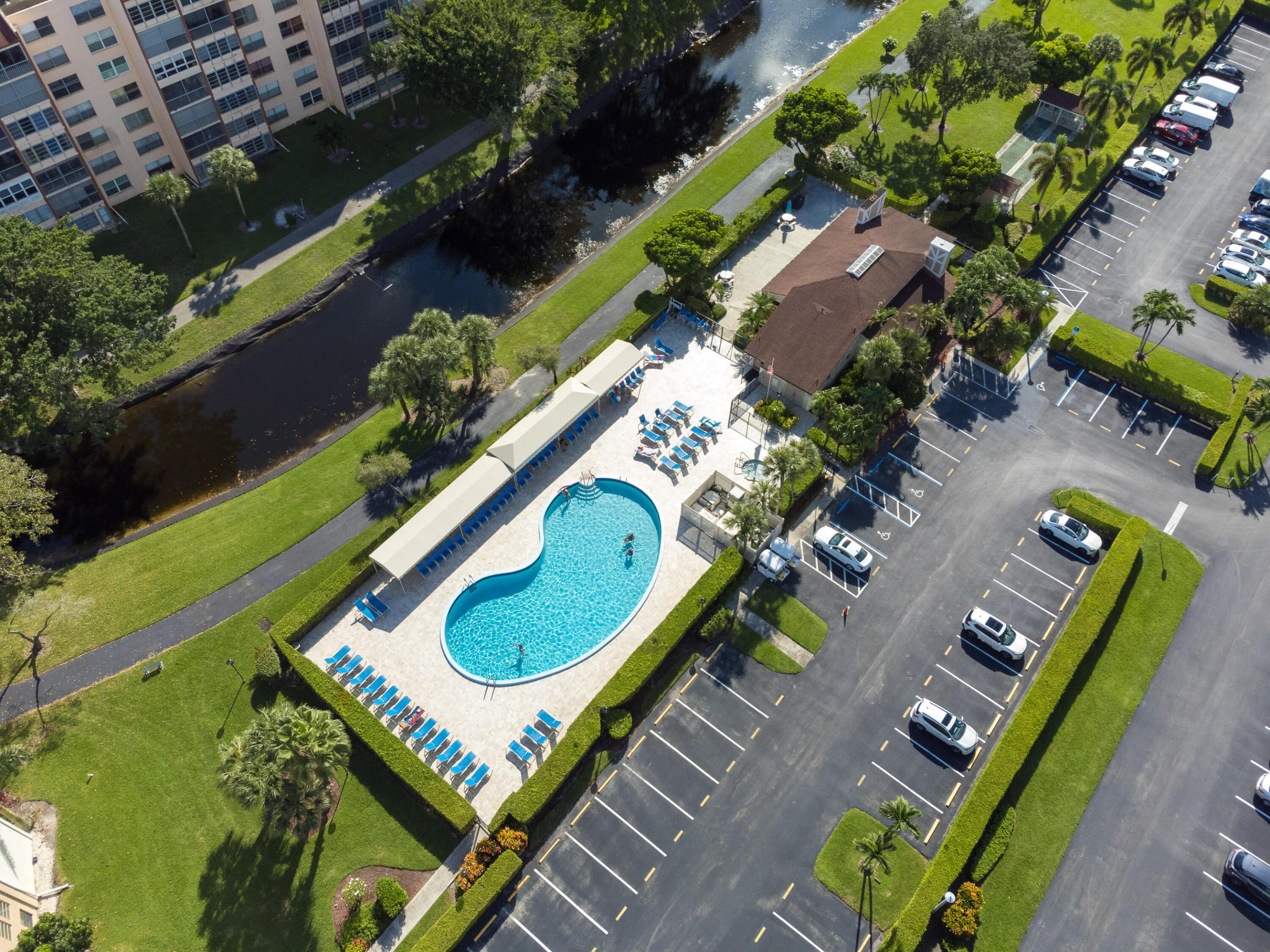 HUNTINGTON LAKES SEC ONE CONDOS - Residential