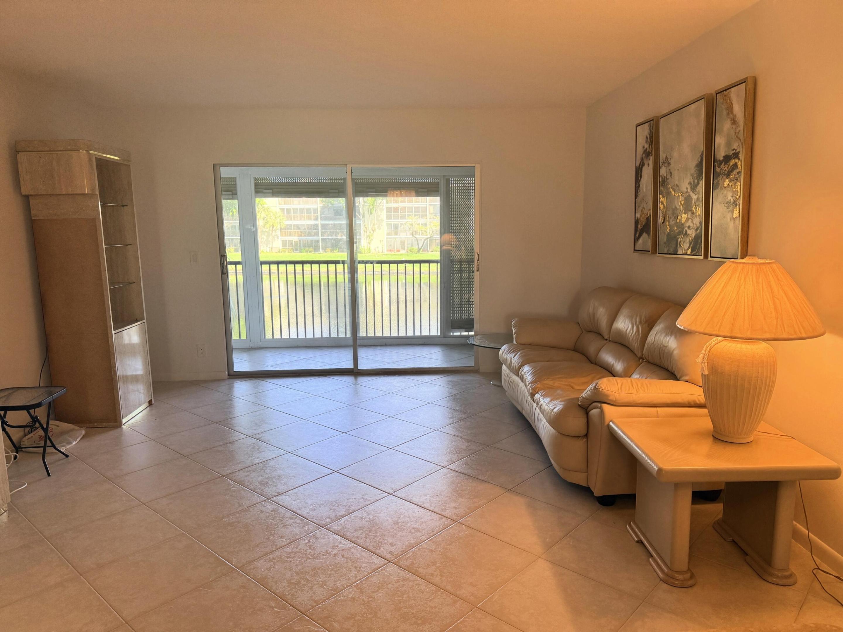 HUNTINGTON LAKES SEC ONE CONDOS - Residential