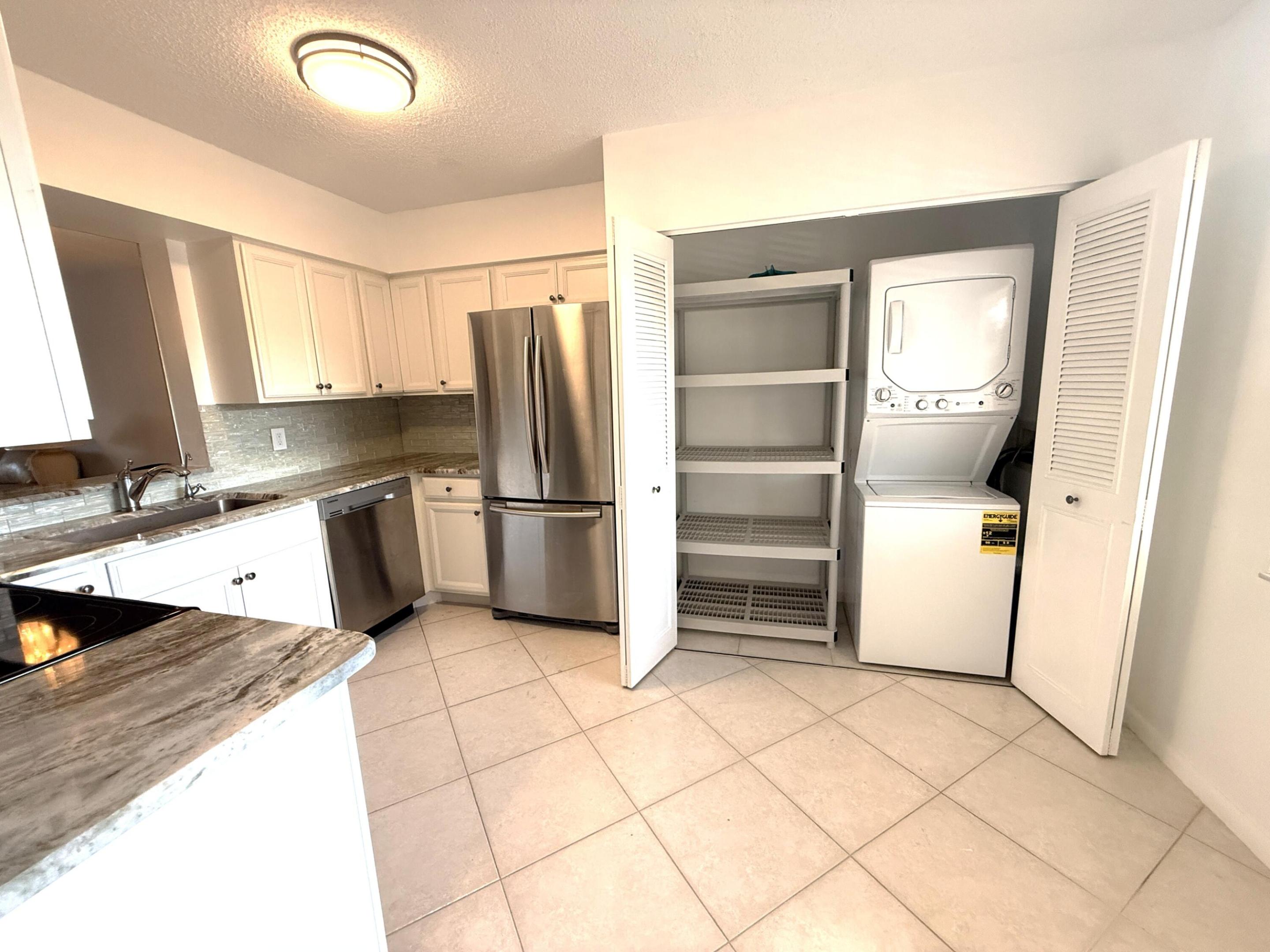 HUNTINGTON LAKES SEC ONE CONDOS - Residential