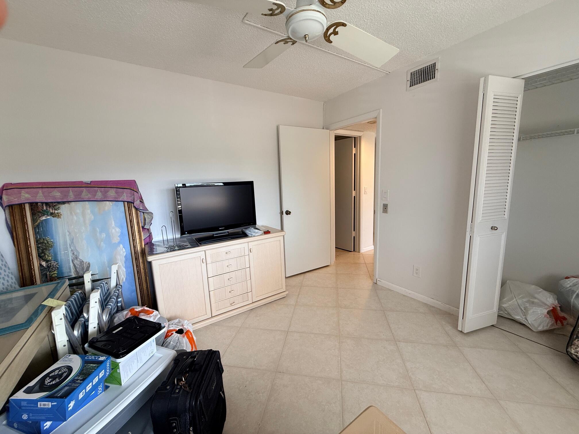 HUNTINGTON LAKES SEC ONE CONDOS - Residential