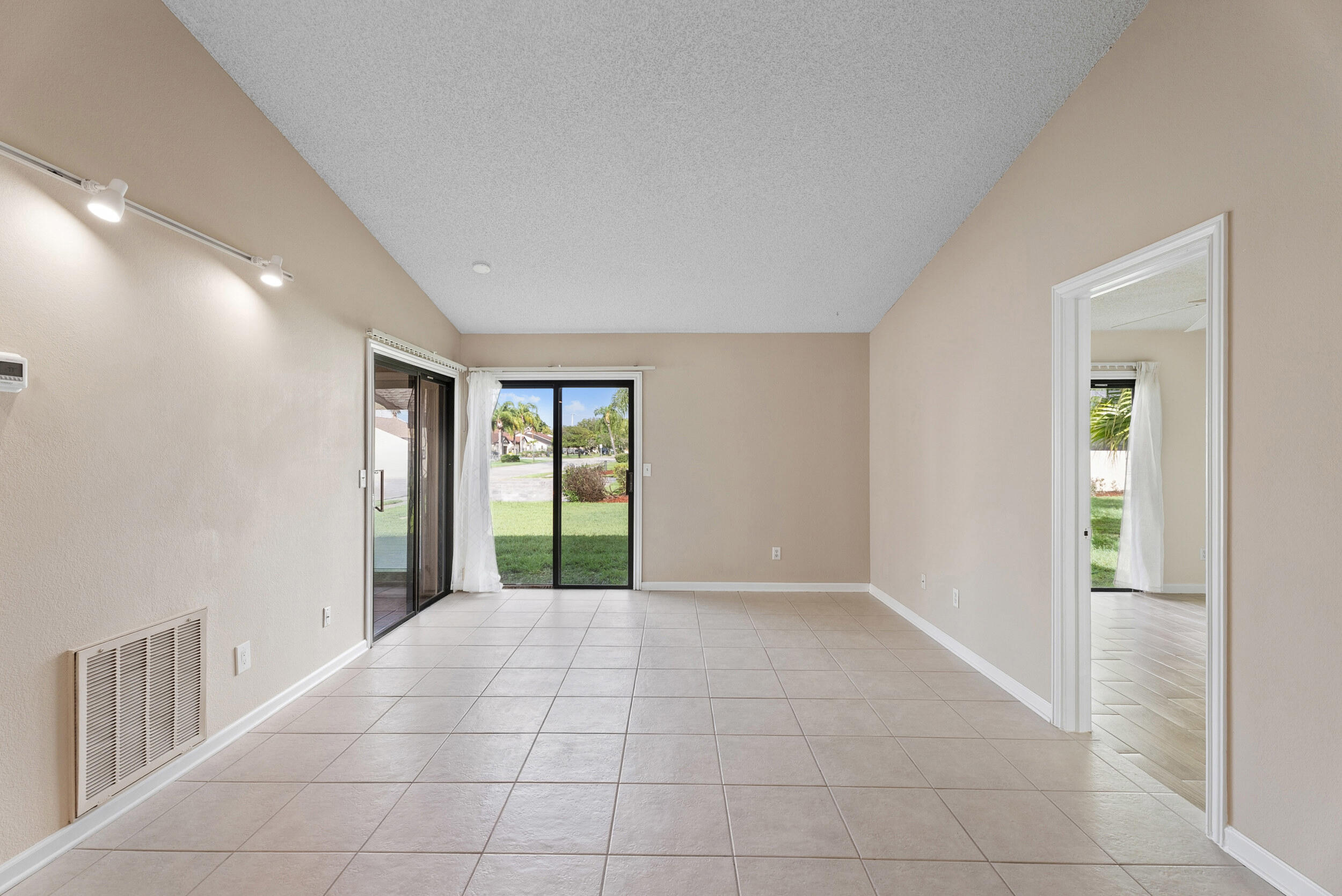 PORT ST LUCIE SECTION 53 1ST REPLAT - Residential