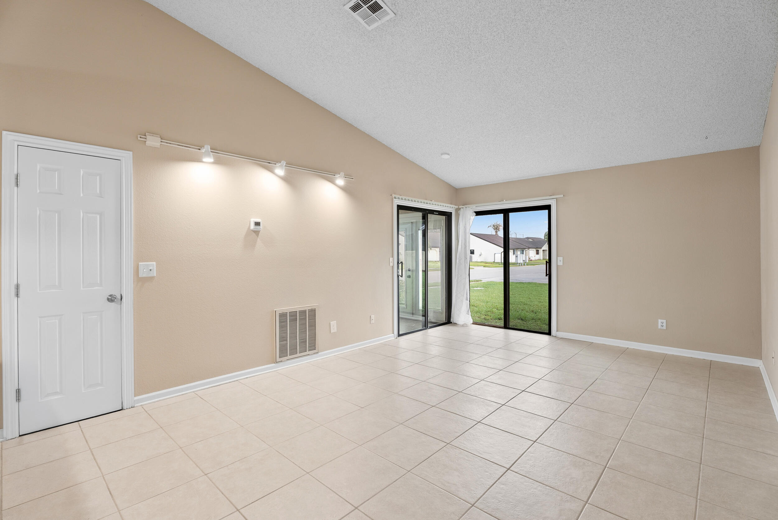 PORT ST LUCIE SECTION 53 1ST REPLAT - Residential