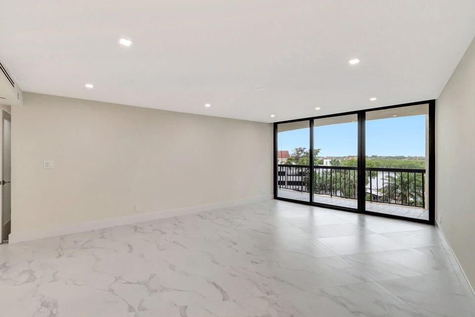 BRAEMAR ISLE CONDO - Residential