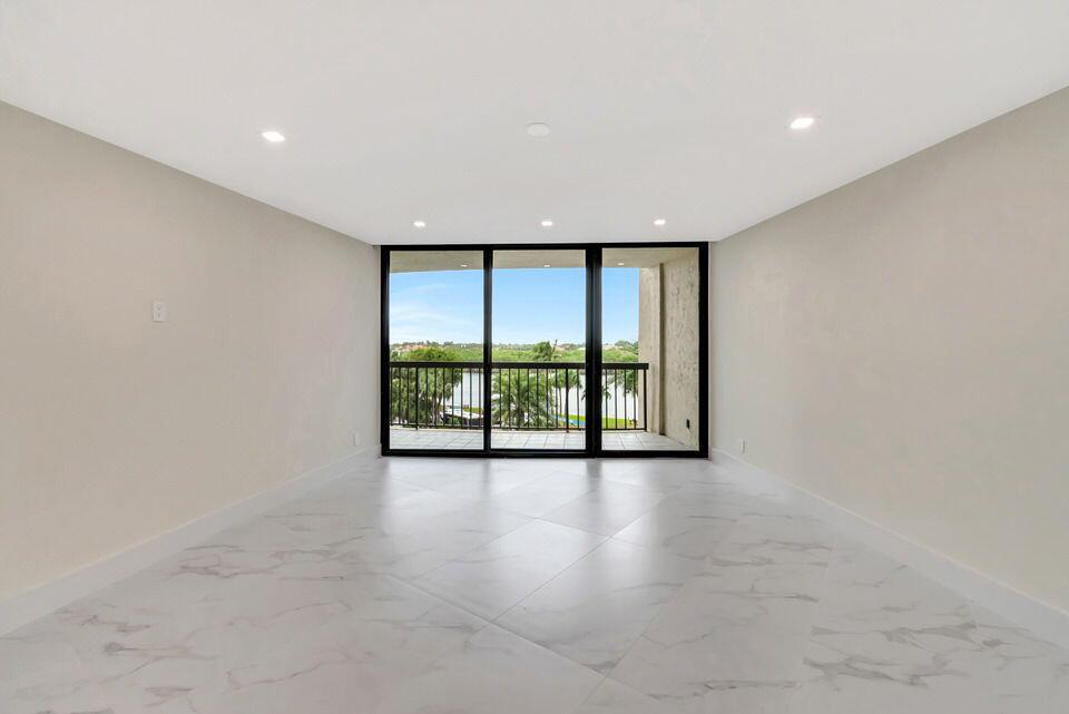 BRAEMAR ISLE CONDO - Residential