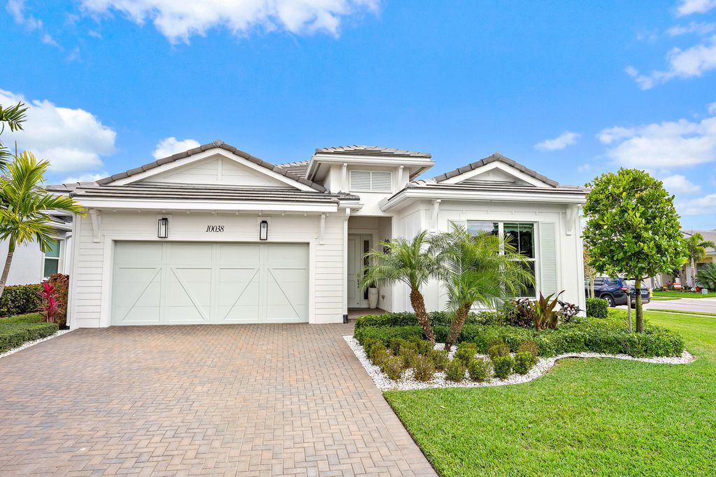 Photo of 10038 Regency Way, Palm Beach Gardens, FL 33412 (MLS # R11168540)