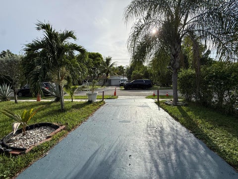 Tiny photo for 124 NW 45th Avenue, Plantation, FL 33317 (MLS # B26046857)