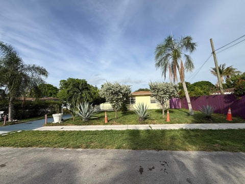 Tiny photo for 124 NW 45th Avenue, Plantation, FL 33317 (MLS # B26046857)