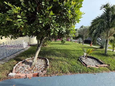 Tiny photo for 124 NW 45th Avenue, Plantation, FL 33317 (MLS # B26046857)