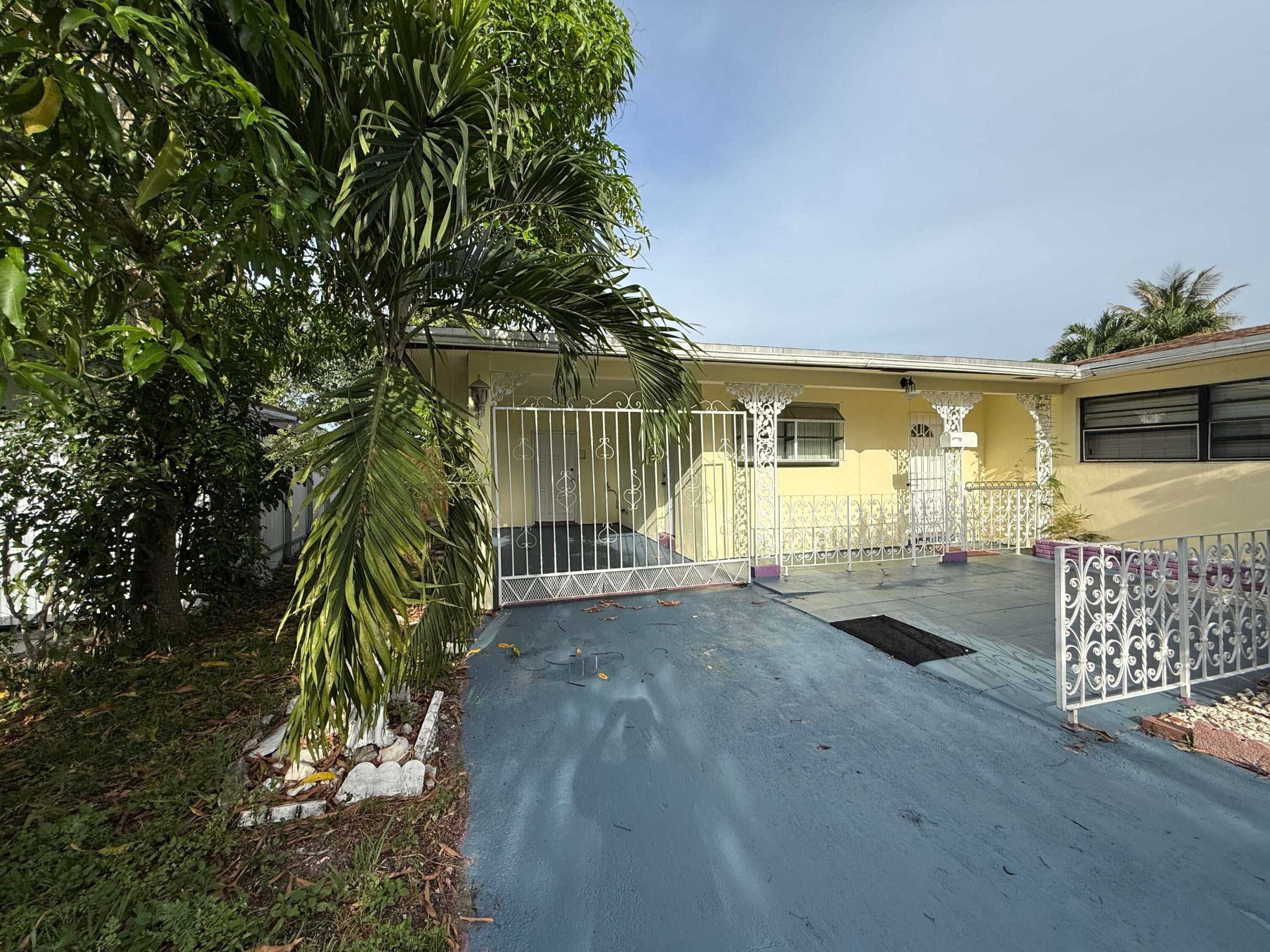124 NW 45th Avenue, Plantation FL 33317