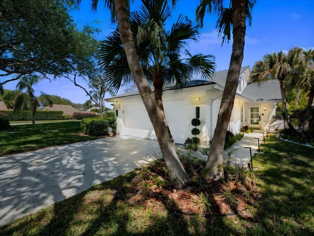 Photo of 101 Dunes Edge Road, Jupiter, FL 33477 (MLS # B26004204)