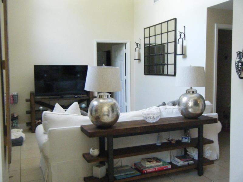 610 CLEMATIS CONDO - Residential Lease