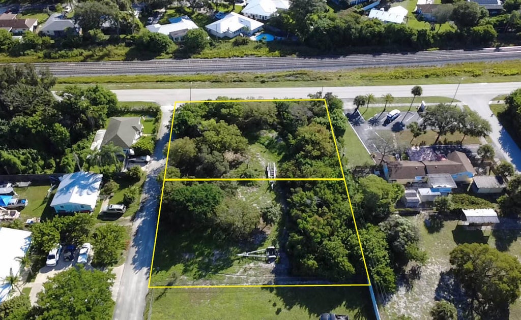 Photo of 8686 SE Lyons Street, Hobe Sound, FL 33455 (MLS # B26079153)