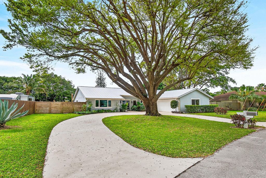 Photo of 4578 Palo Verde Drive, Boynton Beach, FL 33436 (MLS # B26003102)