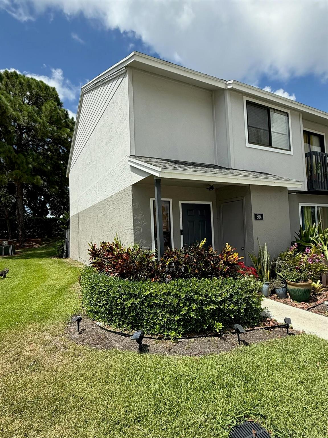 304 Shoreview Drive 4, Greenacres, FL, 33463/$280,000 1 304 Shoreview Drive 4