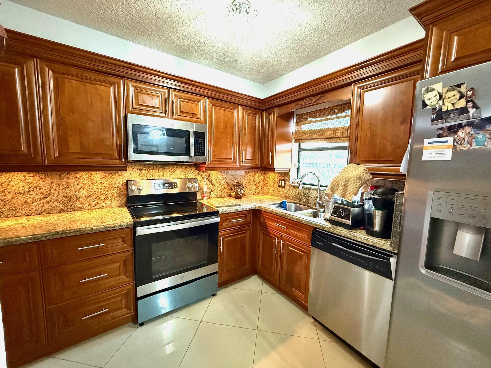 BEAUTIFUL UNIT WITH SCREENED PATIO. ENTIRE HOME HAS TILE FLOORS. HOME HAS TWO MASTER SUITES WITH ON SUITE BATHROOMS IN BOTH. NO AGE RESTRICTION, WITH COMMUNITY POOL, TENNIS,GYM AND GREEN SPACES TO RELAX. ROOF IS 2018. HOA MAINTAINS EXTERIOR AND ROOF.