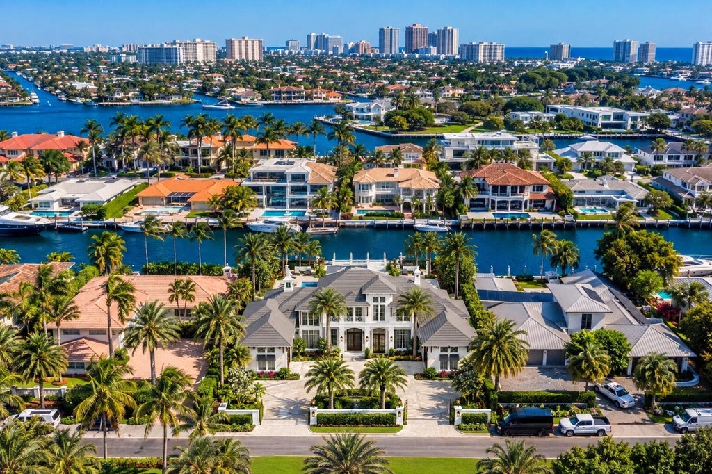 Photo of 2455 DEL LAGO Drive, Fort Lauderdale, FL 33316 (MLS # B26076286)